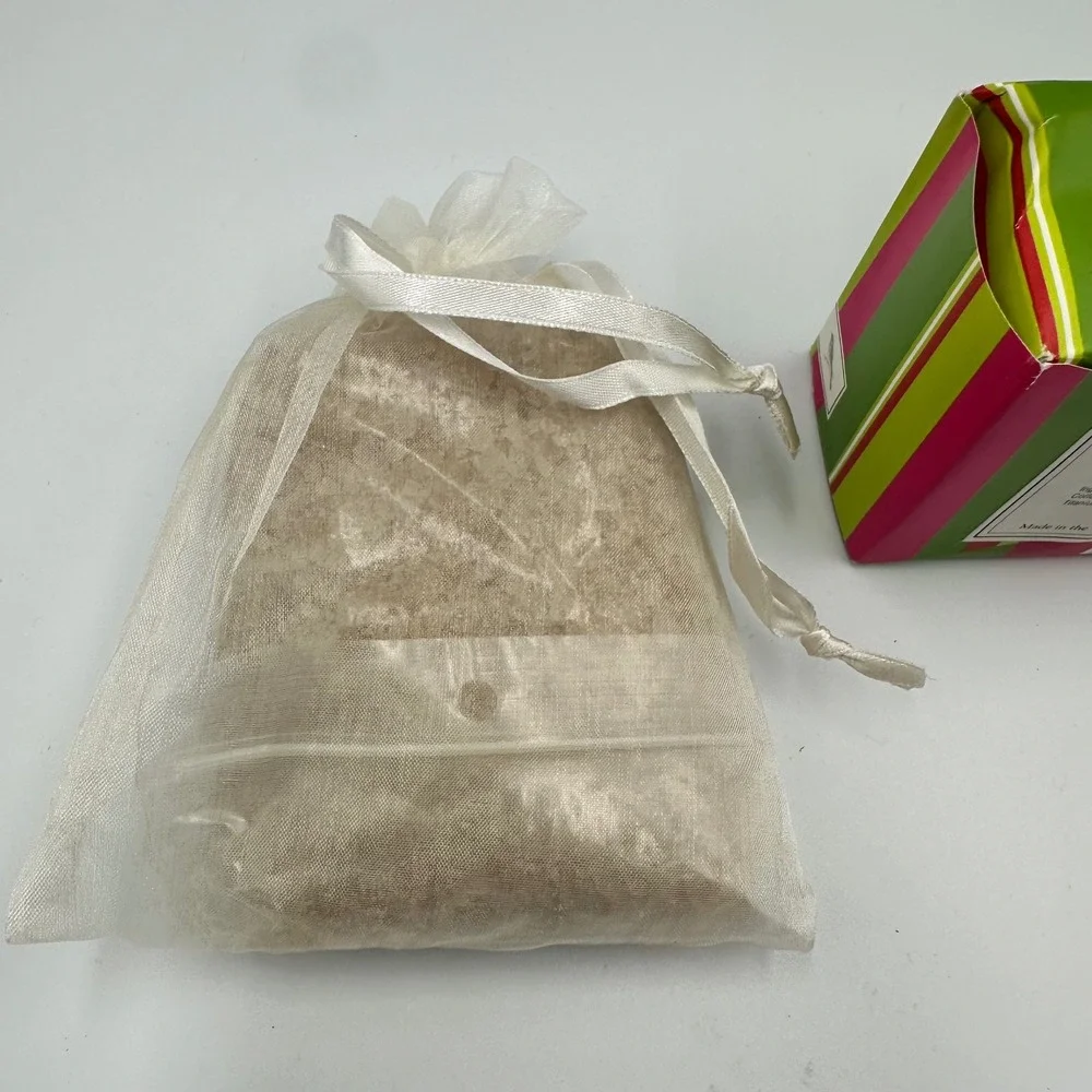 Mineral D'Amande Soothing Almond Bath Soak & M Luxe Premium Almond Soap Set